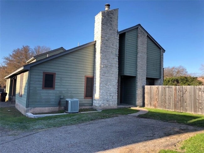 1703 Horseshoe Cir