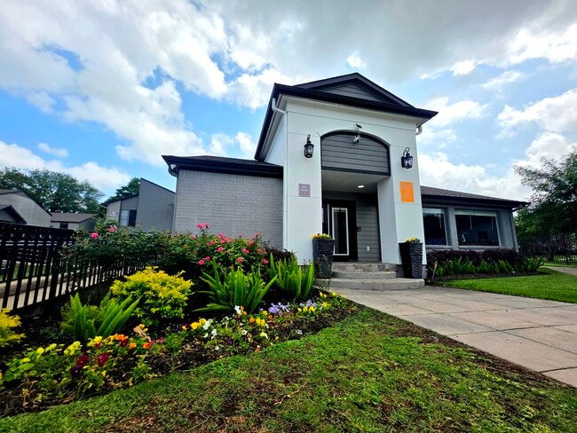 Building Photo - Skylar Pointe Rental