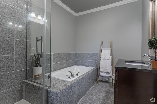 2BR, 2BA - 1,193 SF - The Burgandy