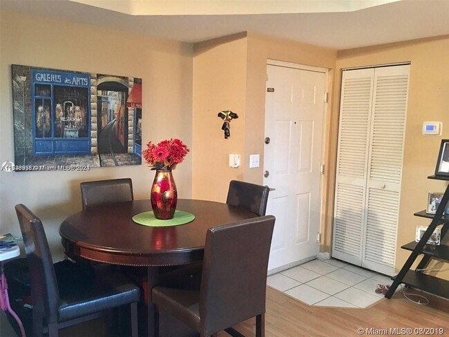 Photo - 7910 N Nob Hill Rd Unit 306