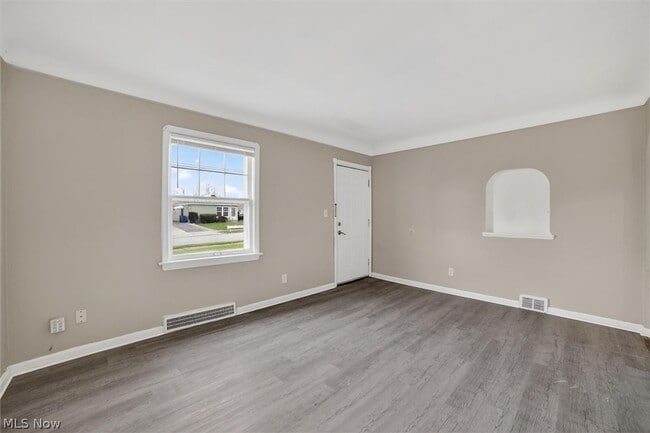 Photo - 17208 Lipton Ave