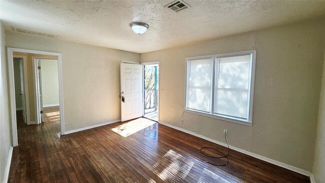 Photo - 913 NW 99th St