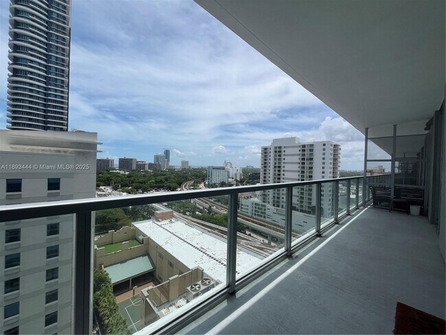Photo - 79 SW 12th St Unidad 2808-S