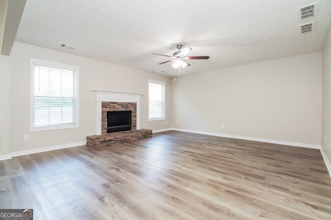 Photo - 1731 River Mill Trail NE