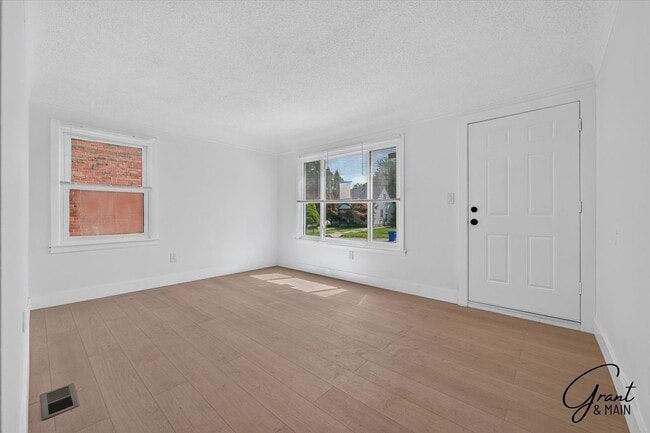 Photo - 3 Bedroom - 1 Bath - Warrendale - $1450