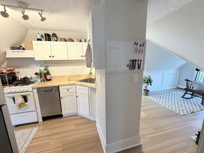 Photo - 72 College Ave Unit 3