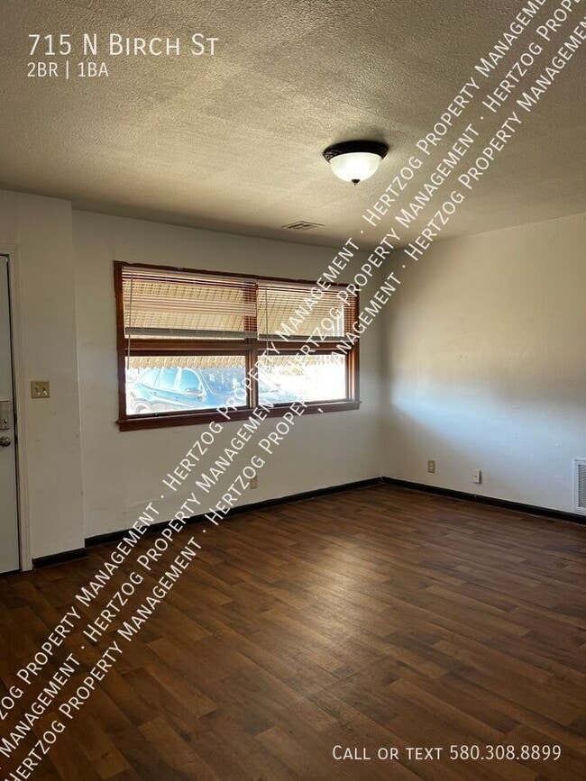 Photo - 715 N Birch St