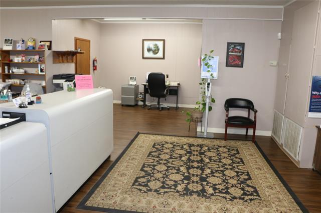 Photo - 720 Belcher St