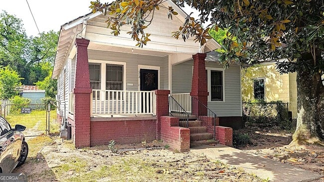 Photo - 672 Bowden St