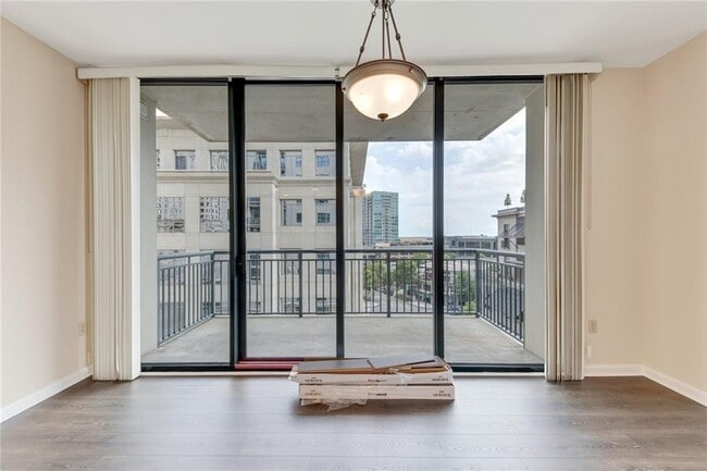 Photo - 3040 Peachtree Rd NW Unit 704