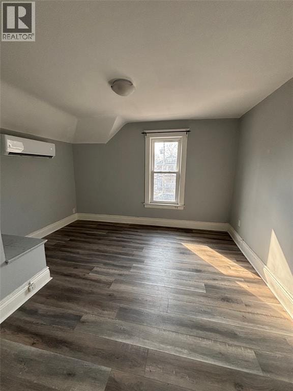 Photo - 226 Vidal St S