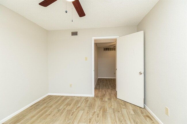 Building Photo - 2800 Jeanetta St Unit 2805 Rental