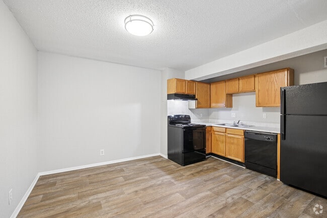 Classic B2 2BR, 1.5BA - 860SF - Dining/Kitchen
