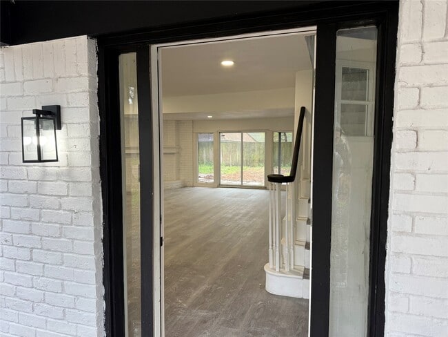 Photo - 1111 Caspian Ln