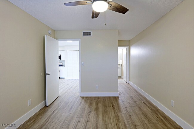 Building Photo - 5331 Summerlin Rd Unit 3114 Rental