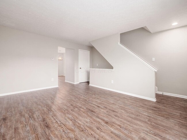 Photo - 7754 Deercrest Ct