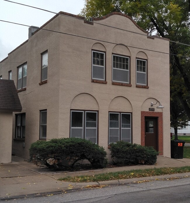 Building Photo - 659 W 16th St