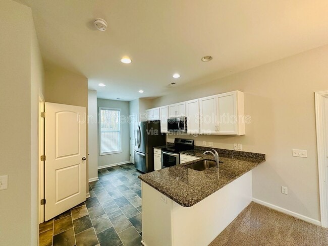 Photo - 1301 Putnam Dr