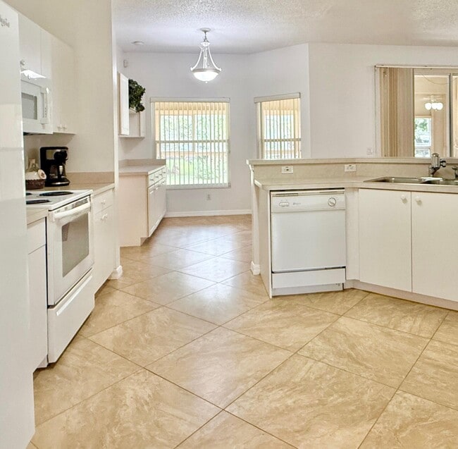 Photo - 332 SW Glenwood Dr