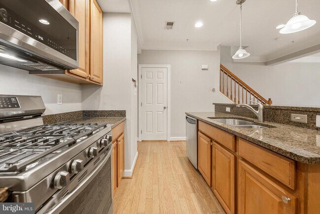 Photo - 5718 Callcott Way