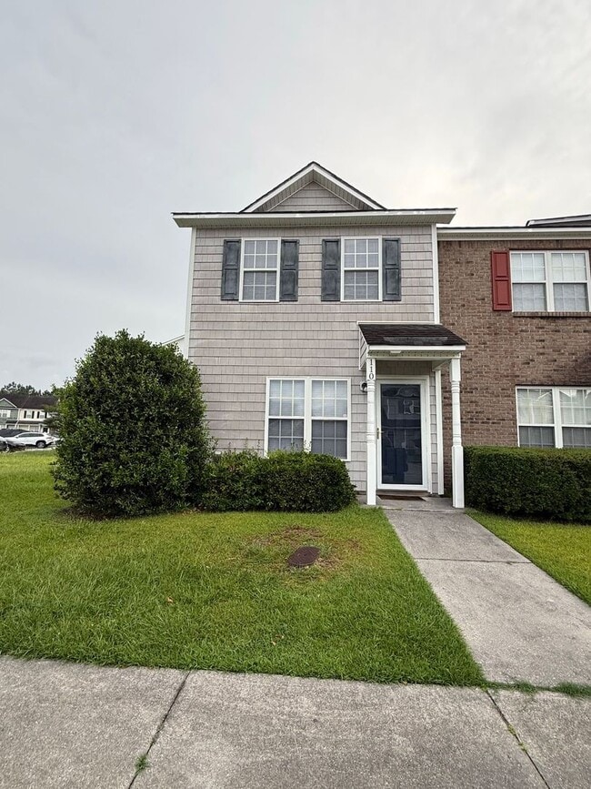 Building Photo - Nice 2 bedroom, 1.5 bath townhouse