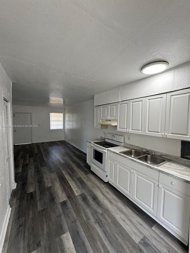 Building Photo - 3221 NW 48th St Unit 3221 Rental