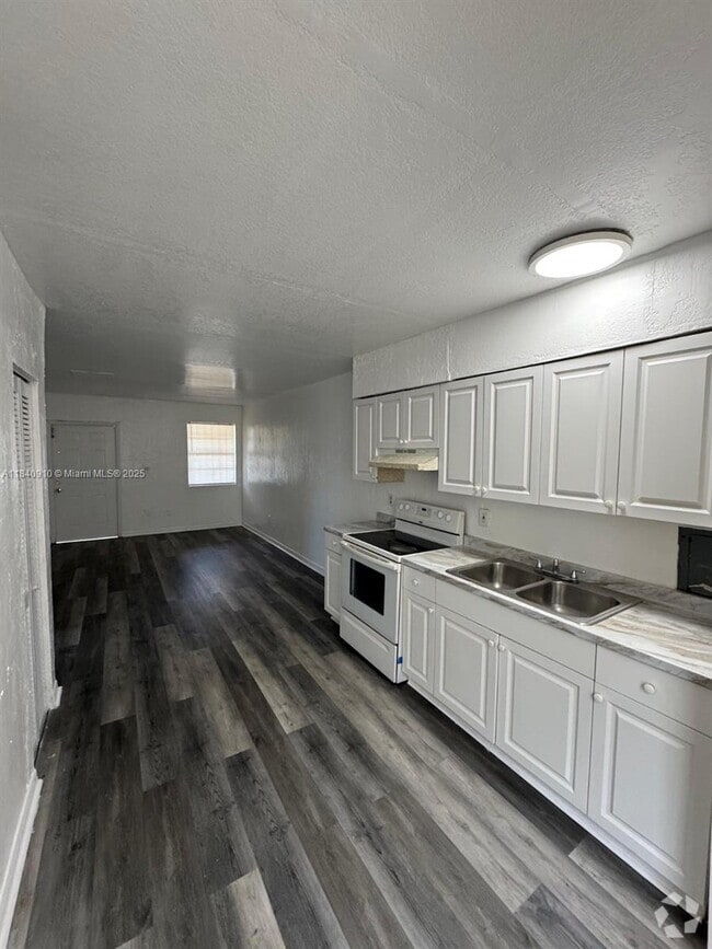Building Photo - 3221 NW 48th St Unit 3221 Rental