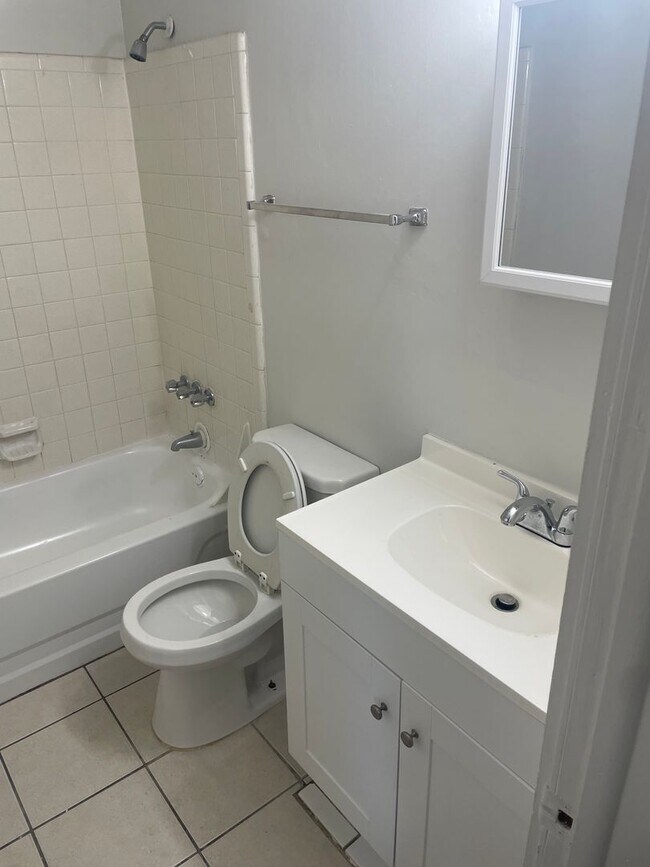 1/1 LOCATED BY FSU STADIUM 850 MONTHLY Condo Unit 8 Condo for Rent