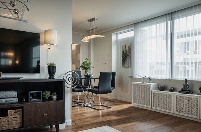 LIVING/DINING ROOM