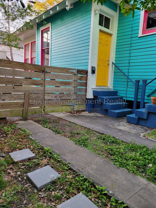 2106 Robert St
