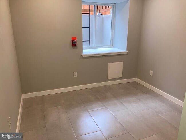 Photo - 5410 Pine St Unidad 1