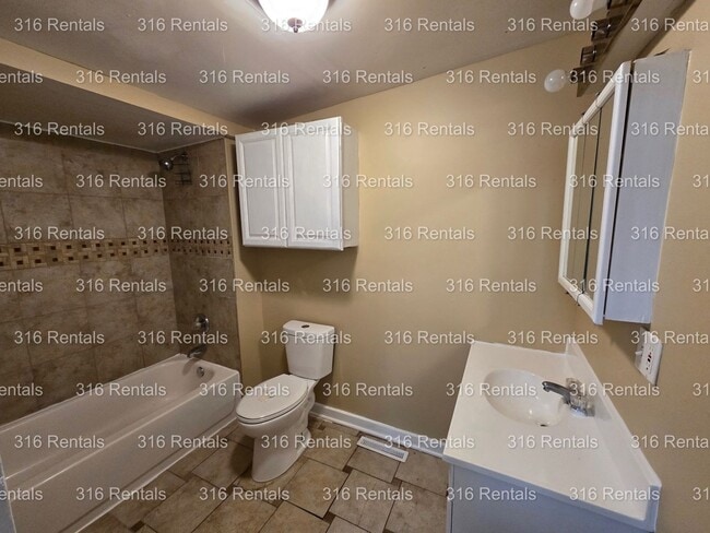 Photo - 303 W 6th St