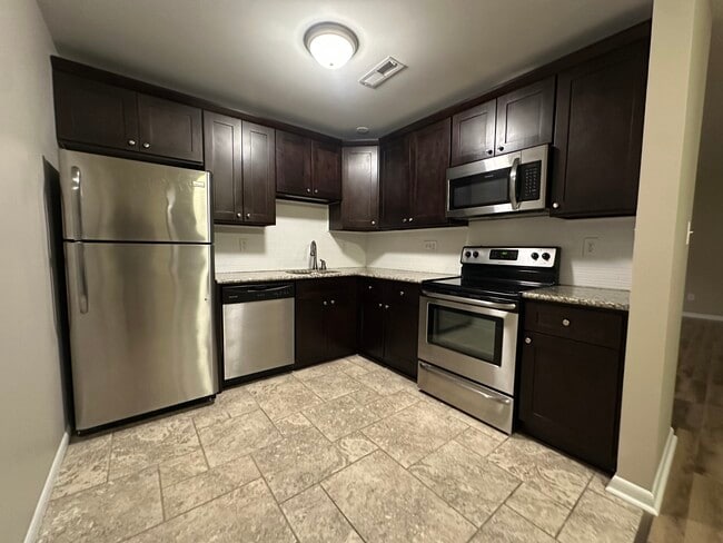 Building Photo - 42 Maple St Unit 5B