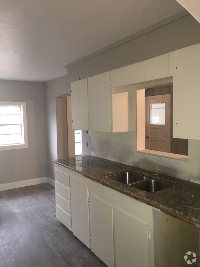 Building Photo - 3/1/1 Kilgore Fenced yard and Pet Friendly Rental