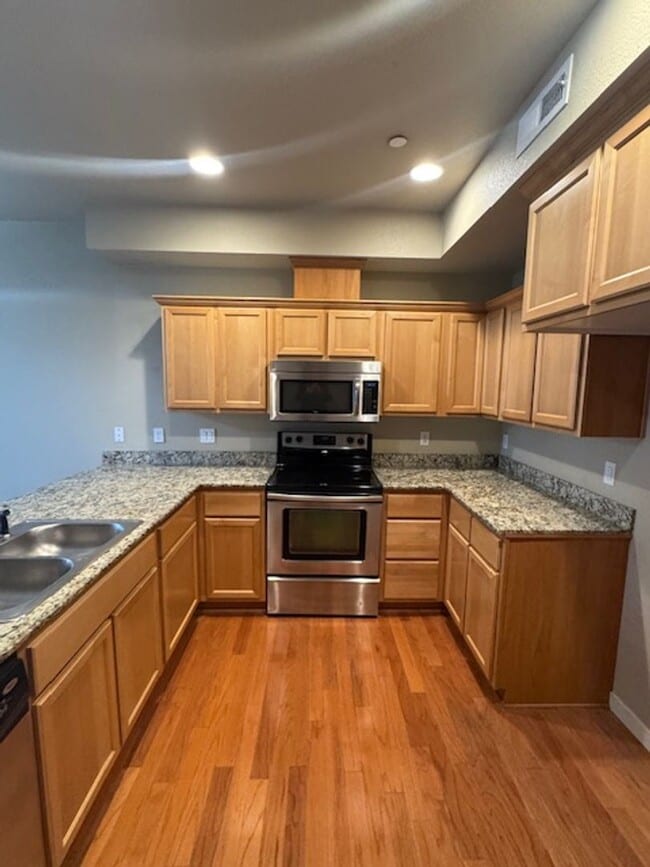 Photo - TOWNHOME/ 3 LEVELS W/ FENCED YARD AND GARA...