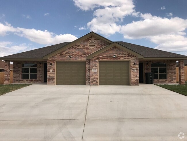 Building Photo - Charming 2 Bed / 2 Bath Duplex in Trimmier... Rental