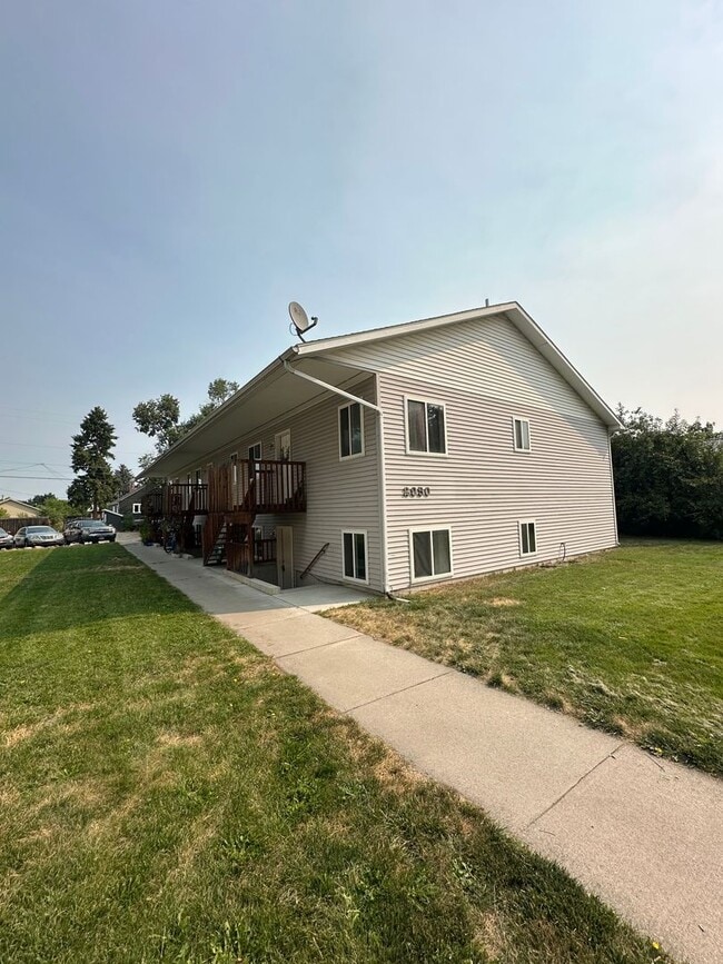 Building Photo - 2050 S 14th St W Unit 4