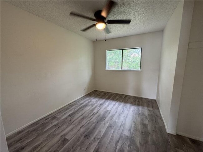 Photo - Beautiful and Stylish 3 bedroom & 2 bathroom