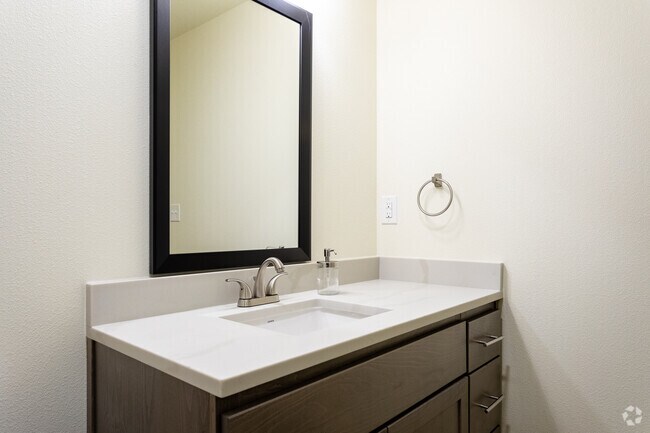 1BR, 1BA - 668 SF - Autumn Grove