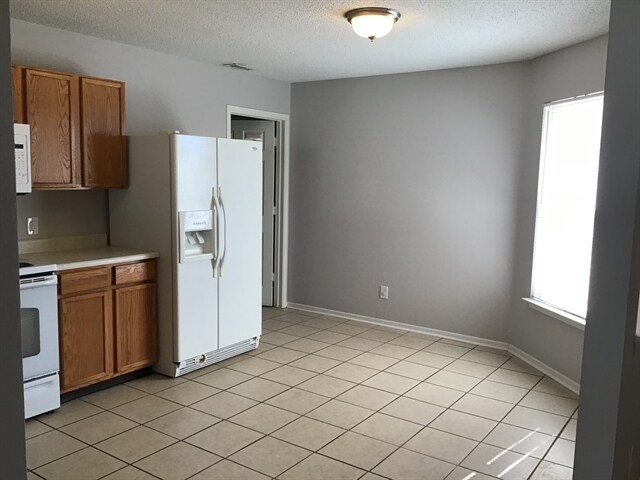 Photo - 662 Holly Rose Way