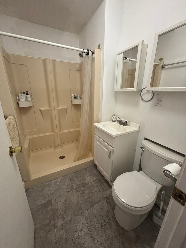 39 Strathmore Rd Unit 2