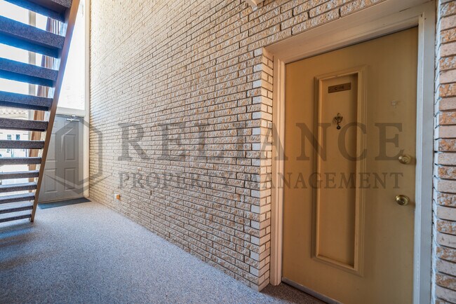 Photo - 1201 W River Blvd