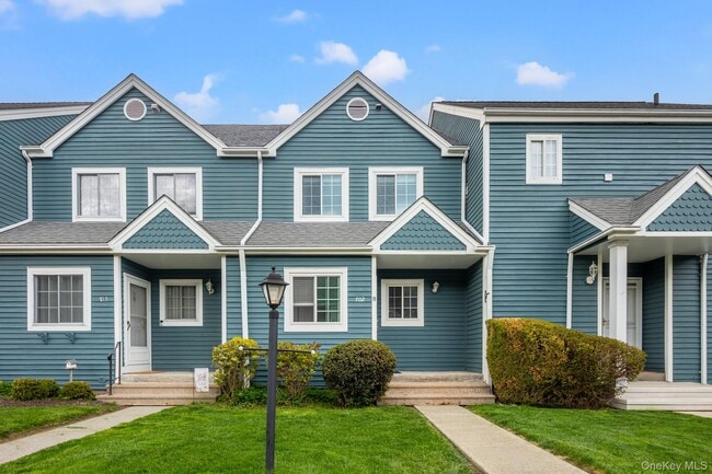 Building Photo - 702 Somerset Knoll