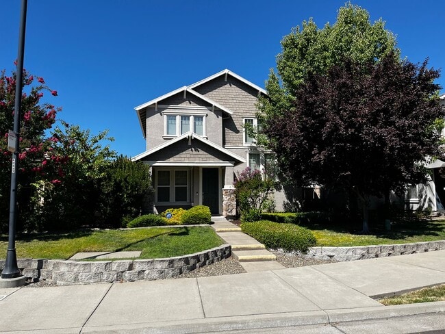 Building Photo - Executive 3 Bedroom 2.5 Bathroom 1800 sqft... Rental