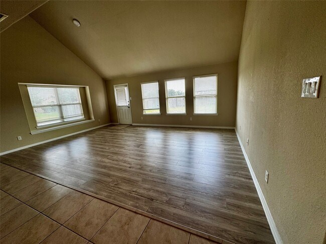 Photo - 2903 McDonough Way