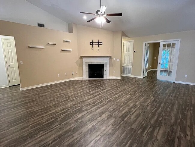 Photo - 1424 Roebling Tr