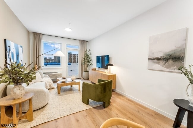 Photo - 431 Dr Martin Luther King Jr Blvd Unidad 314