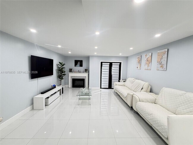 Photo - 844 W 41st St