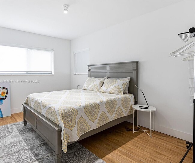 Photo - 740 SW 9th St