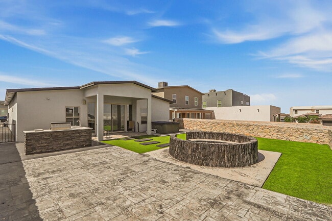 Photo - 4 bedroom with outdoor kitchen, fully landscaped in 79928